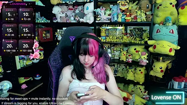 Snapshot of CutieTracer chatting on July 2026 04:13:01 PM CutieTracer online show from July 2026 04:13:01 PM