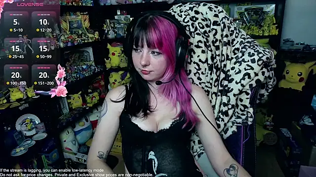 Snapshot of CutieTracer chatting on July 2026 07:09:01 PM CutieTracer online show from July 2026 07:09:01 PM