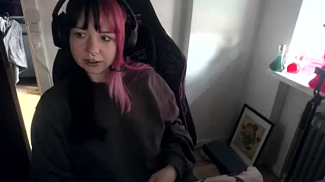 CutieTracer online show from April 2026 10:08:02 AM