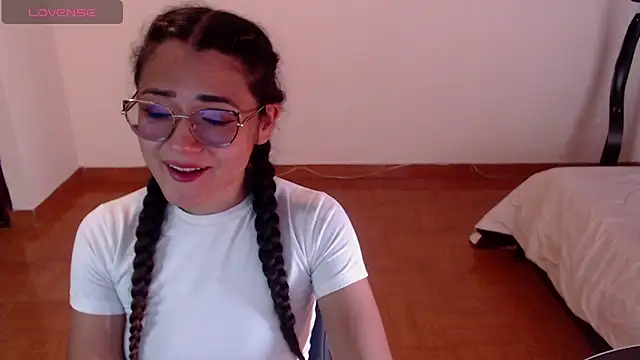 FreyaRouge online show from April 2026 03:35:02 PM