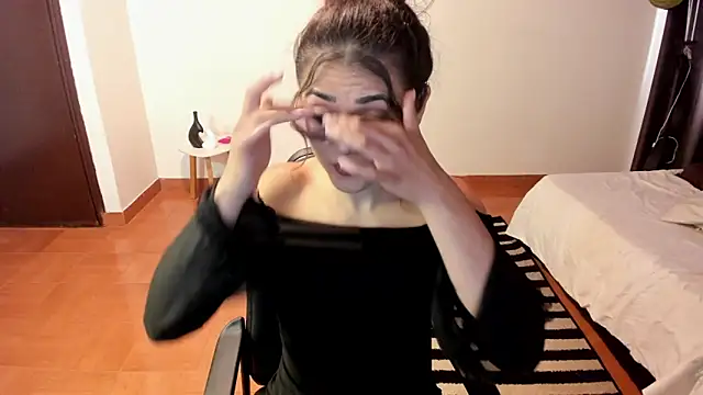 FreyaRouge online show from April 2026 06:14:02 PM