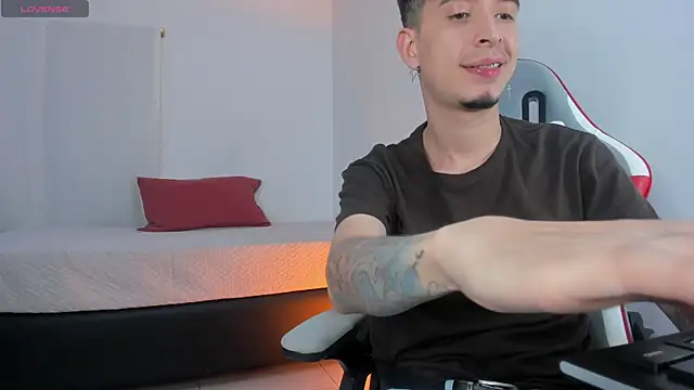 Snapshot of Nova__hard chatting on April 2026 08:04:02 AM Nova hard online show from April 2026 08:04:02 AM