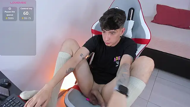 Snapshot of Nova__hard chatting on April 2026 07:03:01 AM Nova hard online show from April 2026 07:03:01 AM