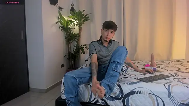 Snapshot of Nova__hard chatting on April 2026 05:52:01 AM Nova hard online show from April 2026 05:52:01 AM