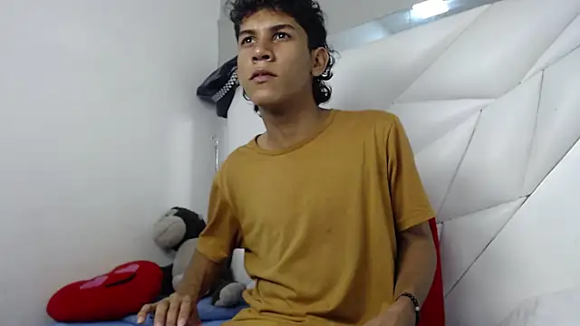 Taylorr junior  online show from April 2026 03:02:02 AM