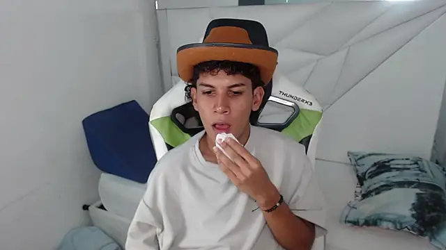 Taylorr junior  online show from April 2026 03:35:02 AM