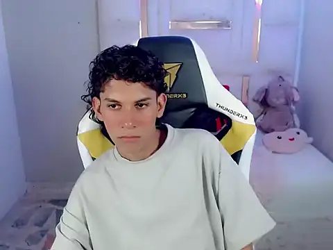 Taylorr junior  online show from April 2026 01:23:02 AM