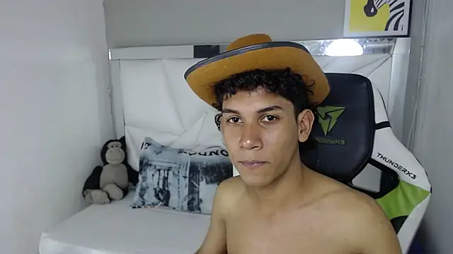 Taylorr junior  online show from April 2026 03:52:02 AM