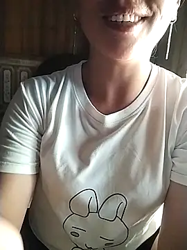 Snapshot of Lisa-aa chatting on April 2026 06:19:01 AM Lisa-aa online show from April 2026 06:19:01 AM