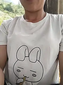 Snapshot of Lisa-aa chatting on April 2026 05:35:01 AM Lisa-aa online show from April 2026 05:35:01 AM