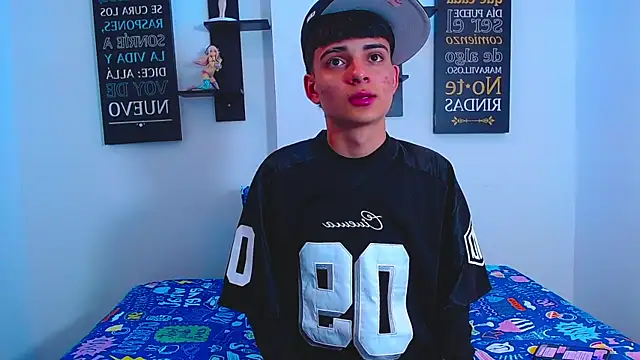 milo hot  online show from March 2026 08:00:02 PM