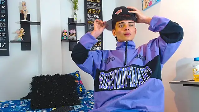 milo hot  online show from April 2026 06:58:02 PM