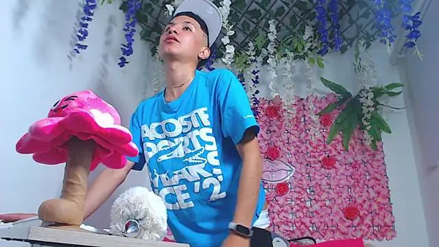 Thiagorincon22 online show from April 2026 07:43:02 PM