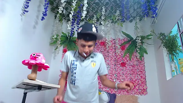 Thiagorincon22 online show from April 2026 09:38:01 PM