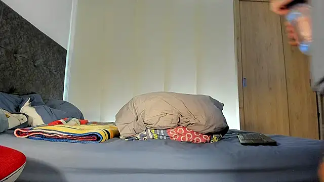 vyxen x online show from April 2026 08:04:01 PM