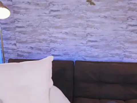 annemallow1 online show from April 2026 02:18:01 PM