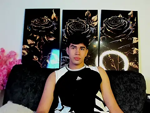 Snapshot of Andy_wood chatting on April 2026 12:18:02 PM Andy wood online show from April 2026 12:18:02 PM