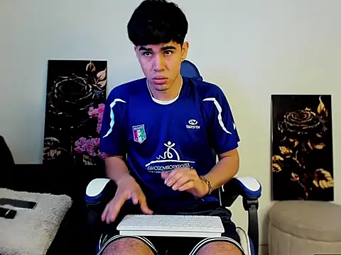 Snapshot of Andy_wood chatting on April 2026 04:41:01 PM Andy wood online show from April 2026 04:41:01 PM