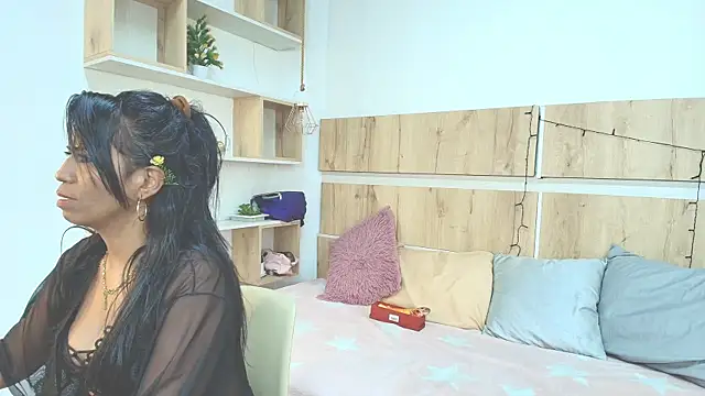 Selene  Luna online show from April 2026 01:40:02 AM