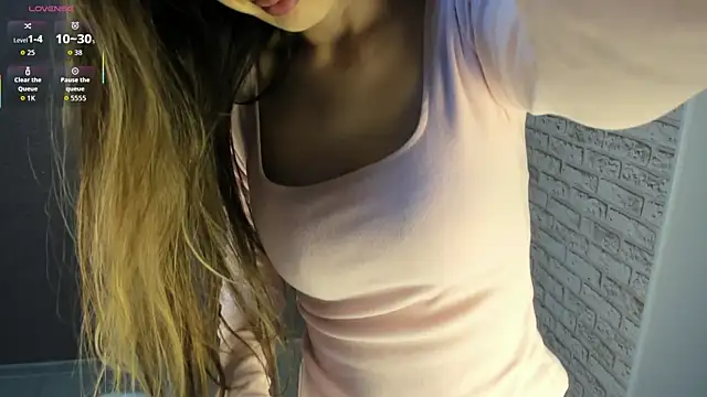 MoonPetite online show from April 2026 02:51:02 PM