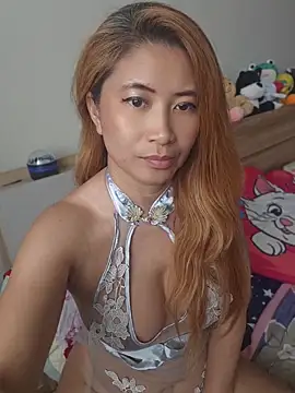 XRasee online show from May 2026 04:18:02 AM