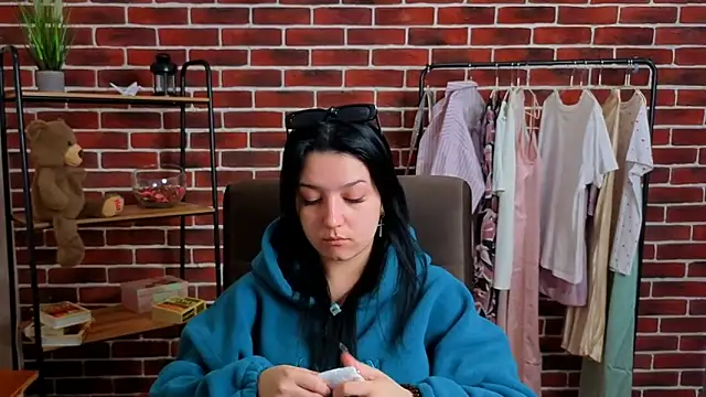 AnnaaPage online show from April 2026 01:48:01 PM