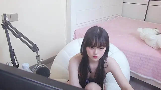 Snapshot of NINI531 chatting on April 2026 11:33:01 AM NINI531 online show from April 2026 11:33:01 AM