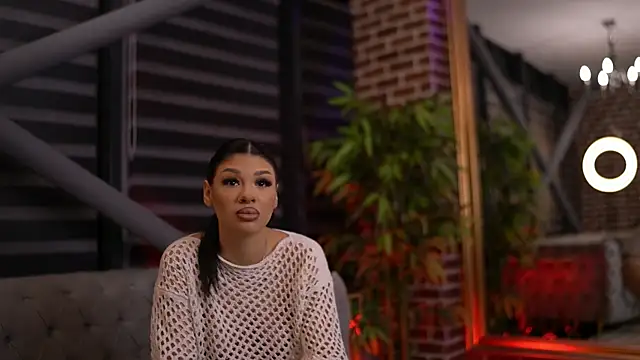 SpicyLeyla online show from April 2026 06:03:02 PM