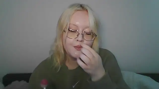 Snapshot of Elayne_Sweet chatting on April 2026 08:10:02 AM Elayne Sweet online show from April 2026 08:10:02 AM