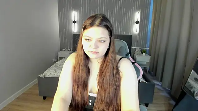 Evelyne Loo online show from April 2026 07:45:01 AM