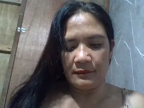 Snapshot of PinayZaira chatting on May 2026 07:02:01 PM PinayZaira online show from May 2026 07:02:01 PM