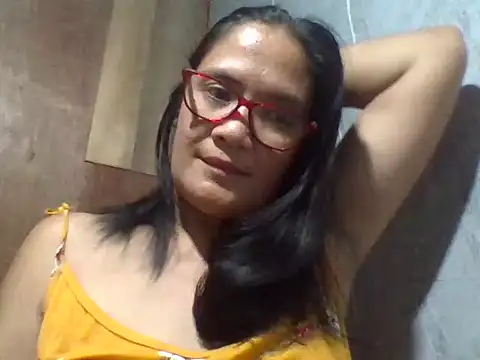 Snapshot of PinayZaira chatting on May 2026 10:14:01 AM PinayZaira online show from May 2026 10:14:01 AM
