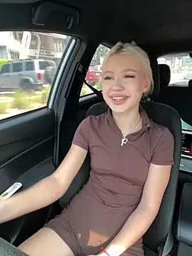 Kiss Auroraa online show from April 2026 03:35:01 AM