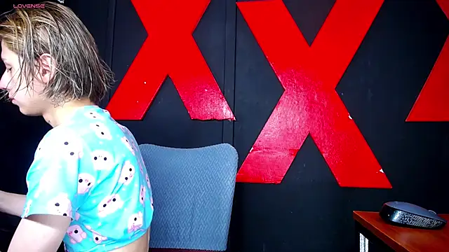 AlanFox1 online show from April 2026 01:26:01 PM