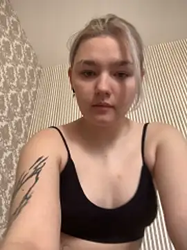 Snapshot of KimCarr chatting on April 2026 10:27:01 AM KimCarr online show from April 2026 10:27:01 AM