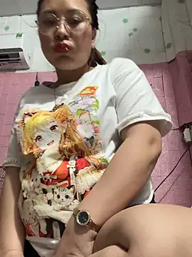 Snapshot of Lina-Naughty chatting on April 2026 05:21:01 AM Lina-Naughty online show from April 2026 05:21:01 AM