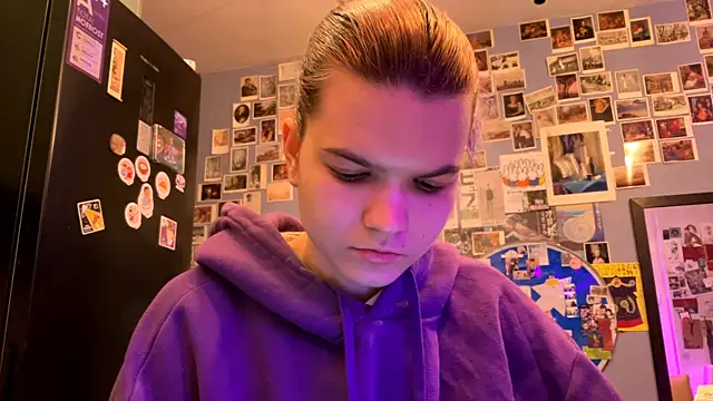 DarylLarrow online show from April 2026 05:19:01 PM