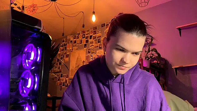 DarylLarrow online show from April 2026 06:14:02 PM