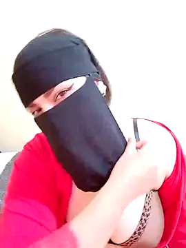 Queen Lola online show from April 2026 06:23:01 PM