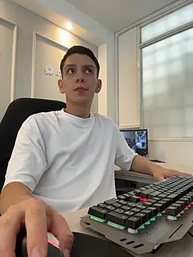 Snapshot of Liam_Fiire chatting on April 2026 04:13:01 PM Liam Fiire online show from April 2026 04:13:01 PM