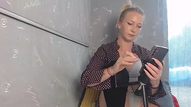 leilahotX online show from July 2026 11:23:02 AM