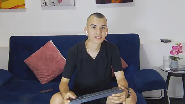 Rowan Cley online show from April 2026 07:48:01 PM