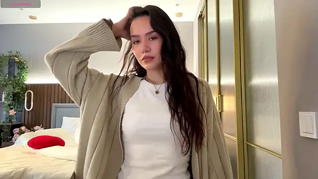 MinnaWatwood online show from April 2026 05:30:02 AM