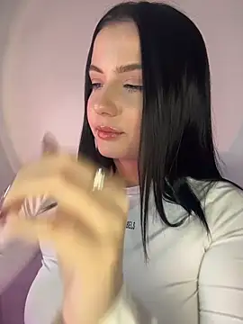 L0LA XO online show from April 2026 12:32:02 PM