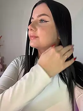 L0LA XO online show from April 2026 01:25:02 PM