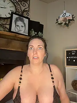 Snapshot of taylorsunshine chatting on July 2026 07:44:02 PM taylorsunshine online show from July 2026 07:44:02 PM