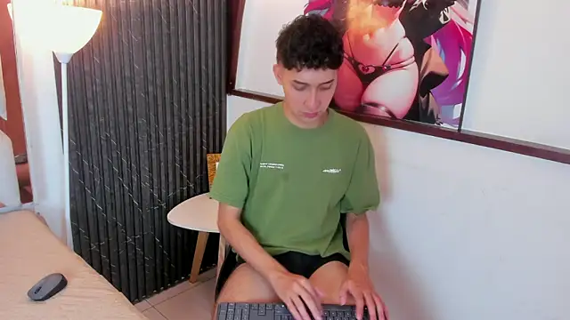 Alantaylorr  online show from April 2026 06:54:01 PM