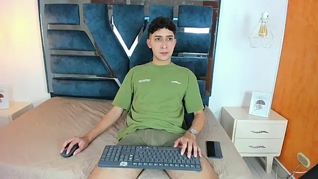 Alantaylorr  online show from May 2026 03:22:01 PM