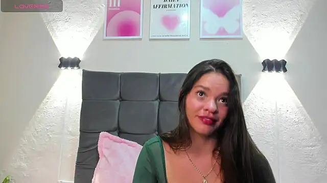 Snapshot of Valeri_Martin chatting on May 2026 04:39:02 AM Valeri Martin online show from May 2026 04:39:02 AM