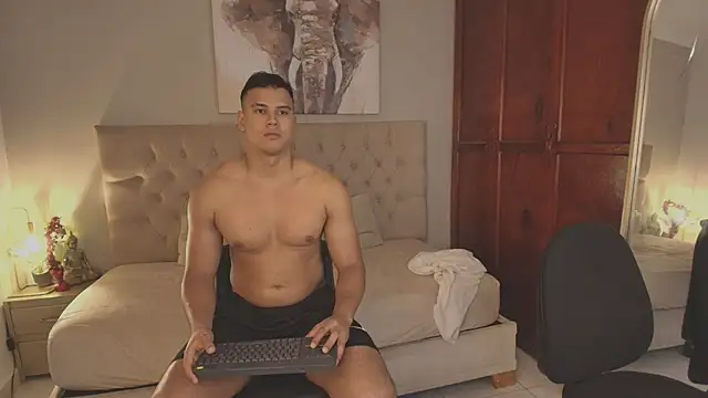 Maxi and Ares online show from May 2026 07:01:01 PM